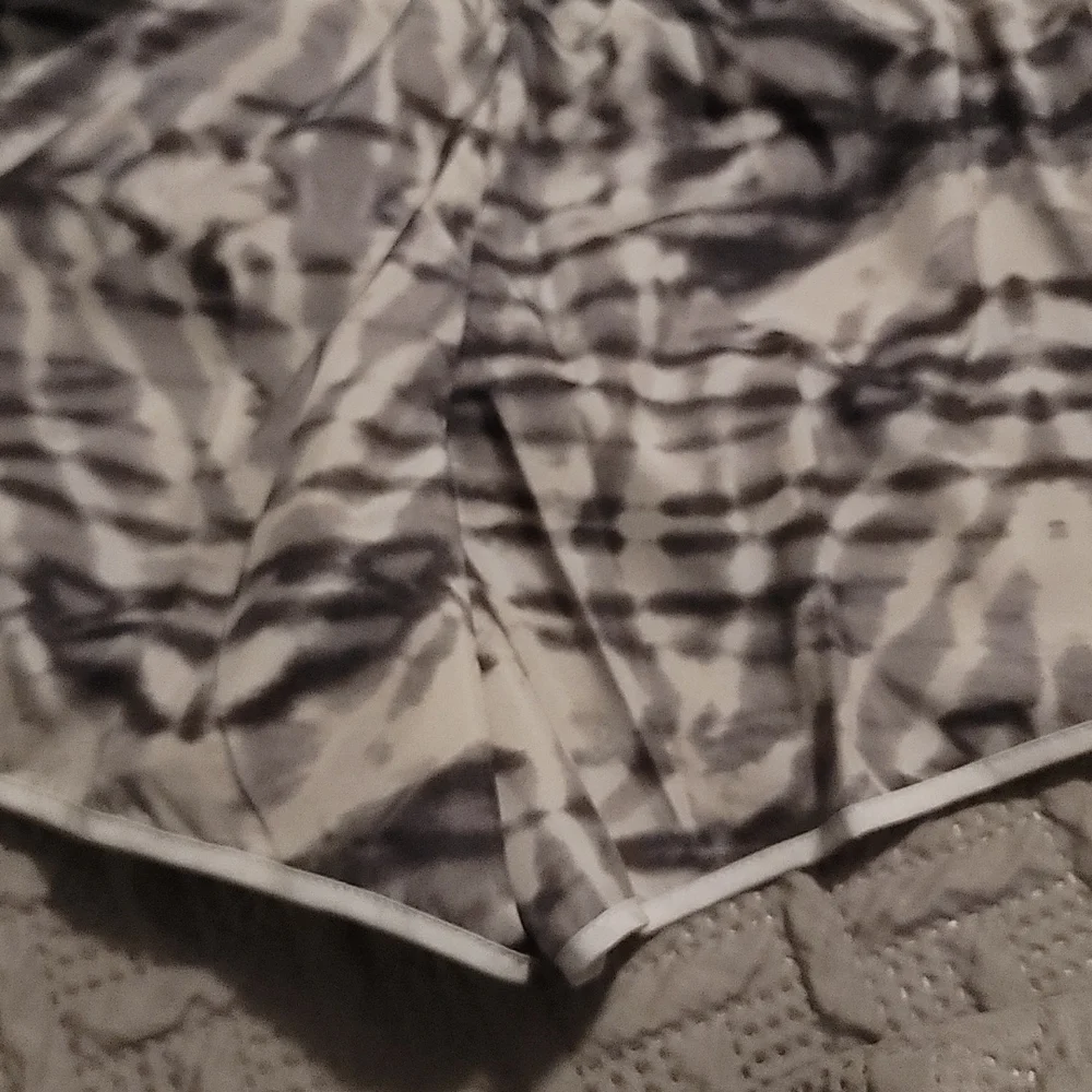 NIKE GIRL'S DRI-FIT RUNNING SHORTS: BLACK/GRAY/TIE DIE: NWT: SZ L